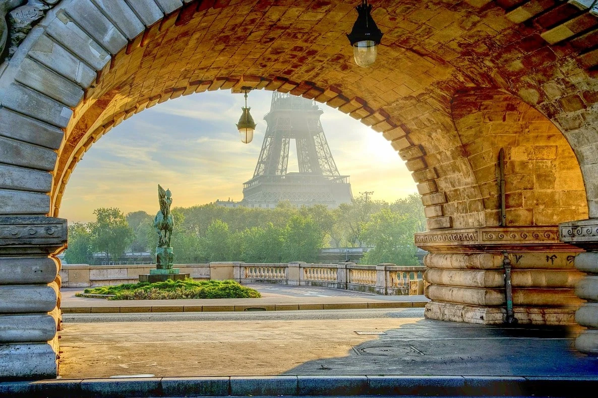 Paris Scenery Image
